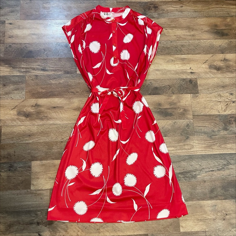 Vintage 60s 70s | Sleeveless Tie-Waist Red Floral Dress
